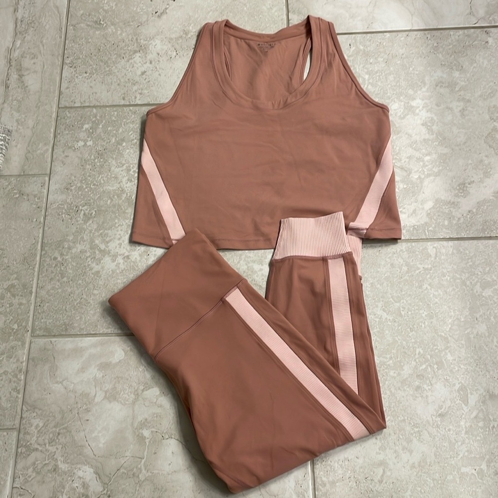 Athleta Elation set, size XL. Color is mauve
